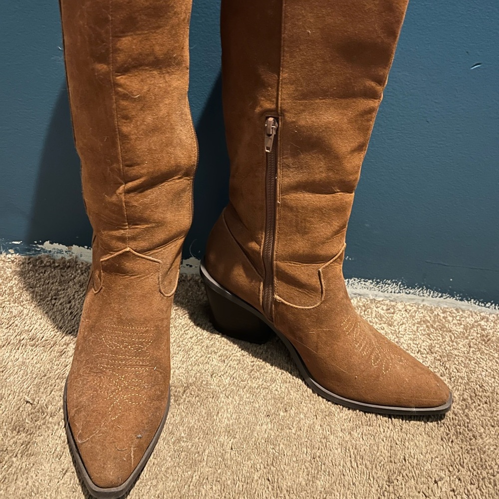 Cowboy heeled boot